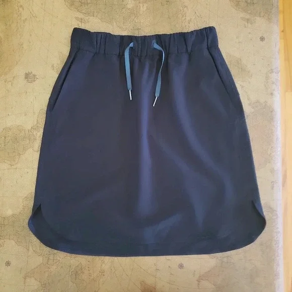 LULULEMON  On The Fly Skirt, black, size 6 - Picture 2 of 6